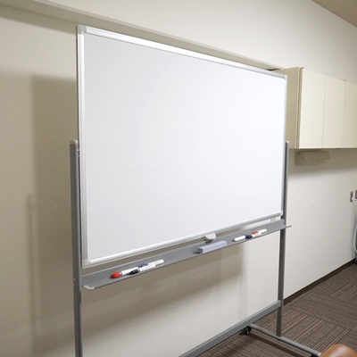 大阪　会議室　ホワイトボード